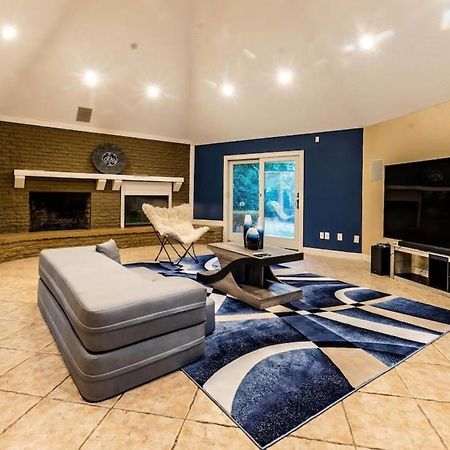 Huge 6 Bedroom With Pool, Spa, 85 Inch Tv, Game Room Houston Buitenkant foto