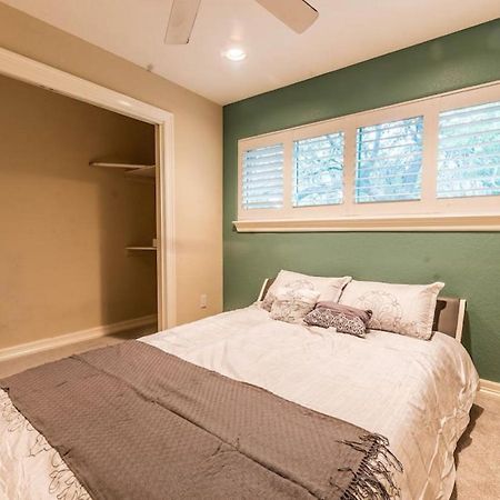 Huge 6 Bedroom With Pool, Spa, 85 Inch Tv, Game Room Houston Buitenkant foto