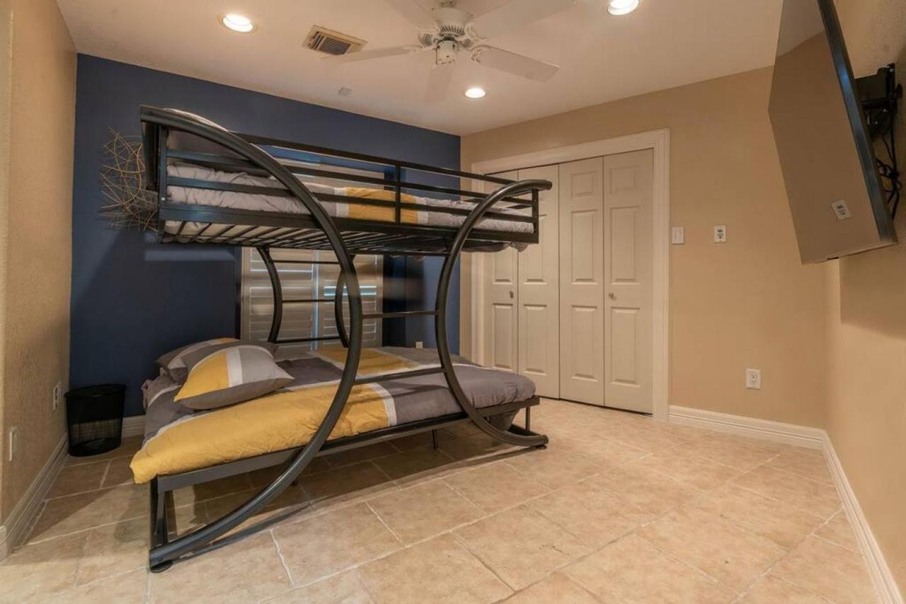 Huge 6 Bedroom With Pool, Spa, 85 Inch Tv, Game Room Houston Buitenkant foto