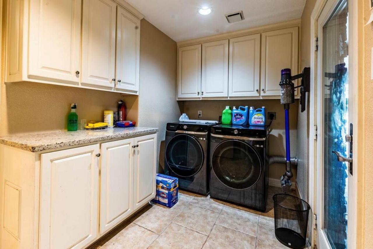 Huge 6 Bedroom With Pool, Spa, 85 Inch Tv, Game Room Houston Buitenkant foto