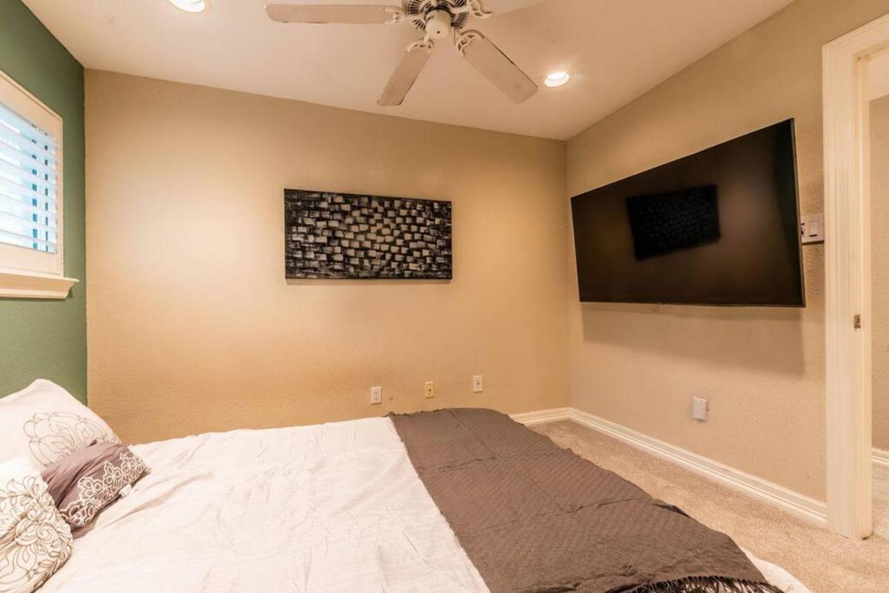Huge 6 Bedroom With Pool, Spa, 85 Inch Tv, Game Room Houston Buitenkant foto