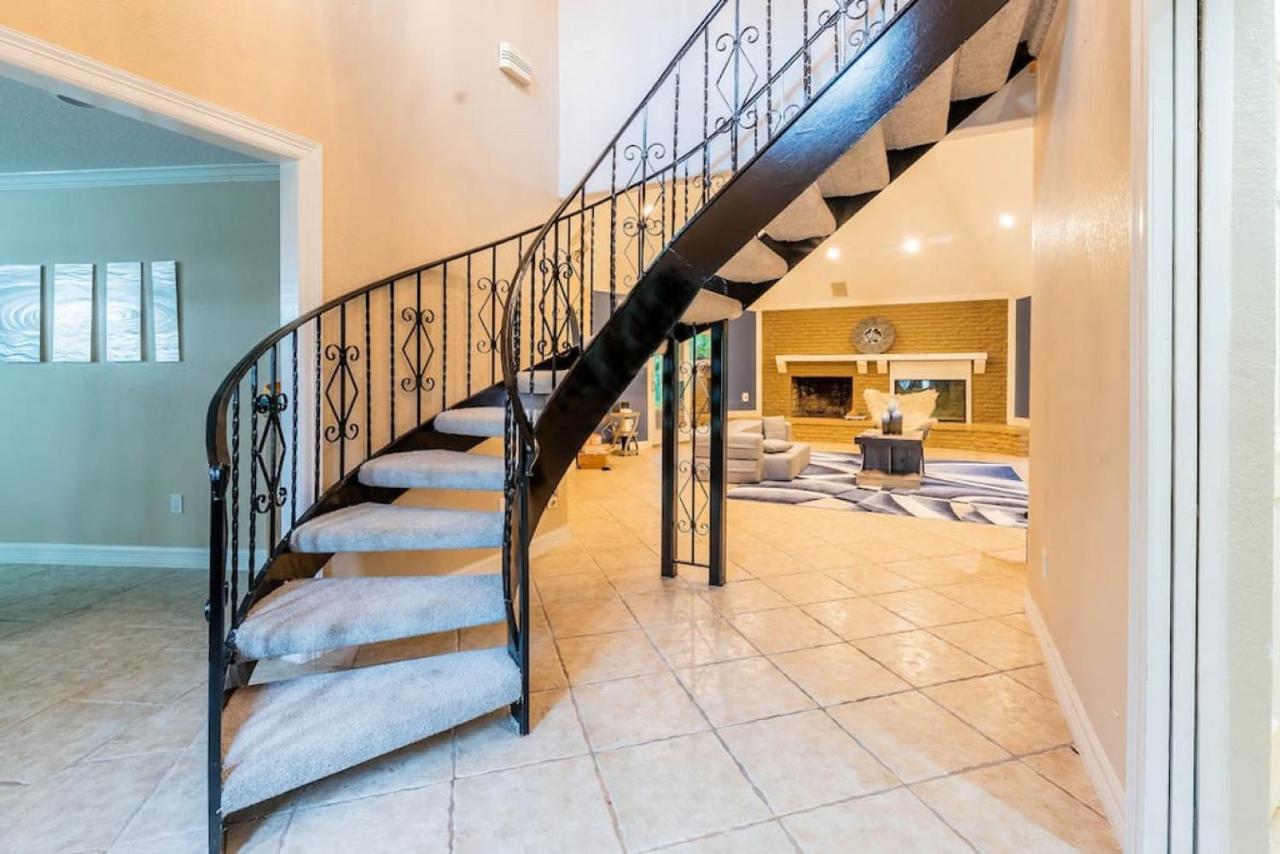 Huge 6 Bedroom With Pool, Spa, 85 Inch Tv, Game Room Houston Buitenkant foto
