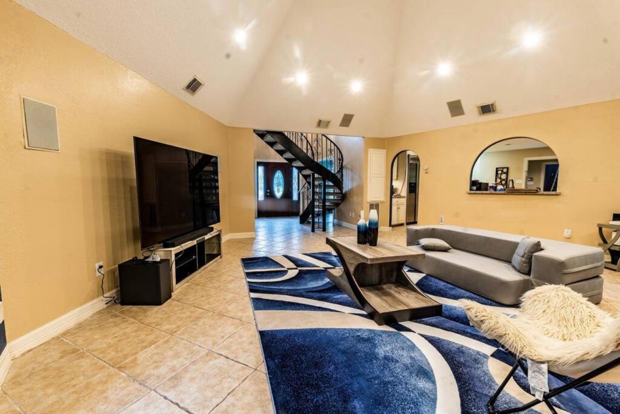 Huge 6 Bedroom With Pool, Spa, 85 Inch Tv, Game Room Houston Buitenkant foto