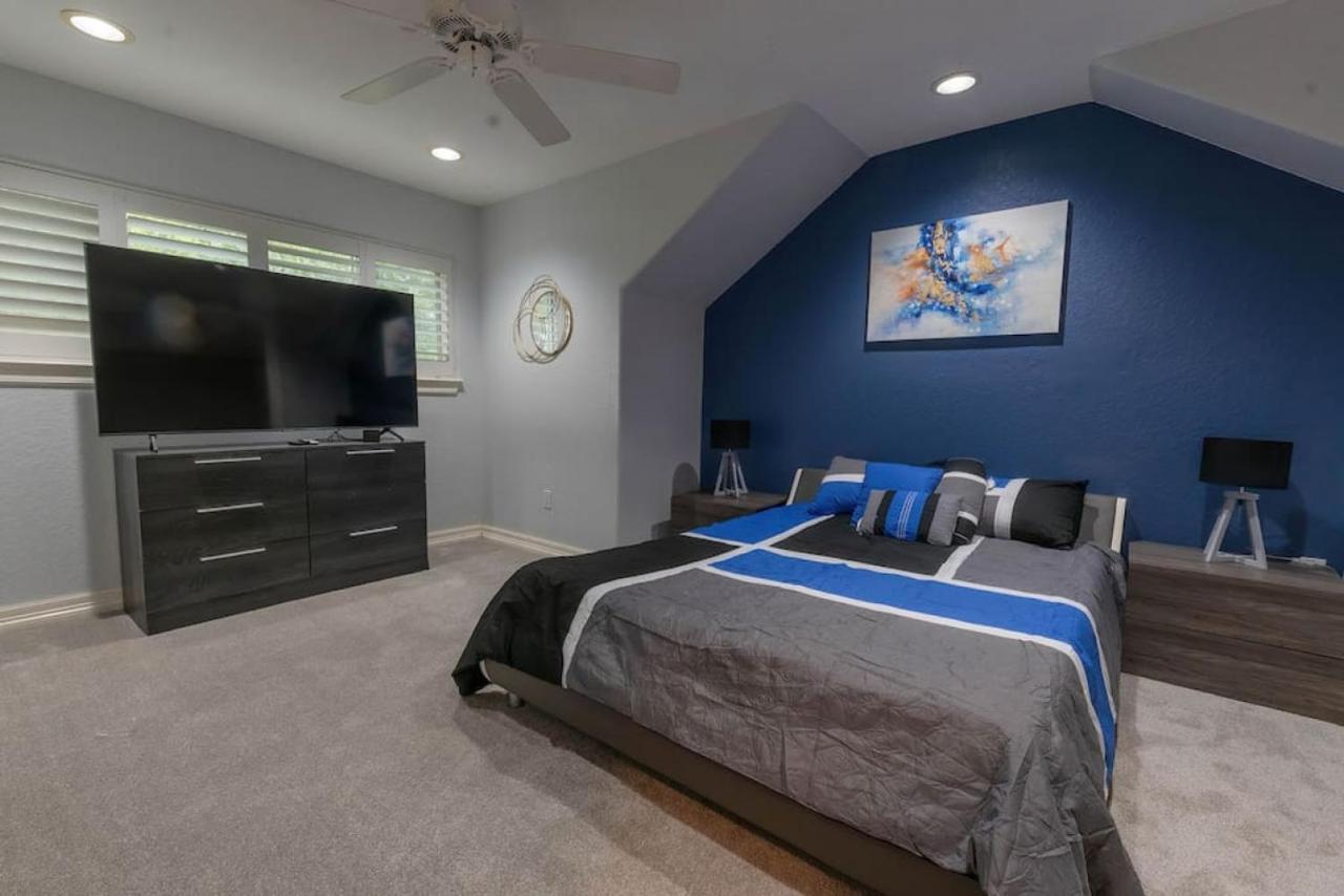 Huge 6 Bedroom With Pool, Spa, 85 Inch Tv, Game Room Houston Buitenkant foto